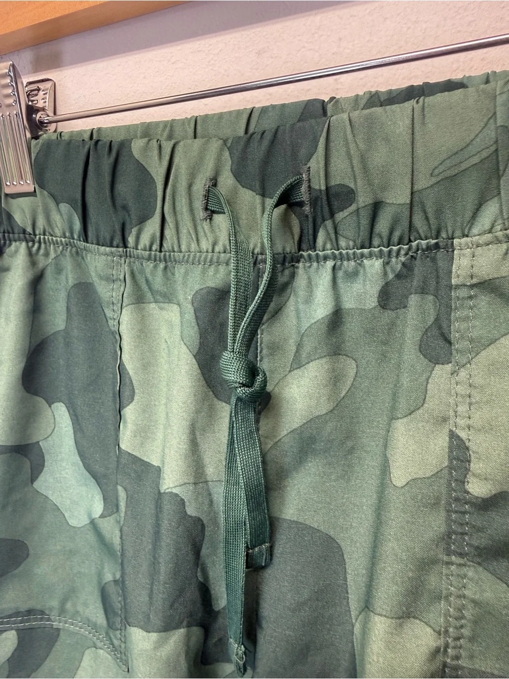 Old Navy Kids Green Camo Joggers Girls L 10-12 Like New Stretchtech